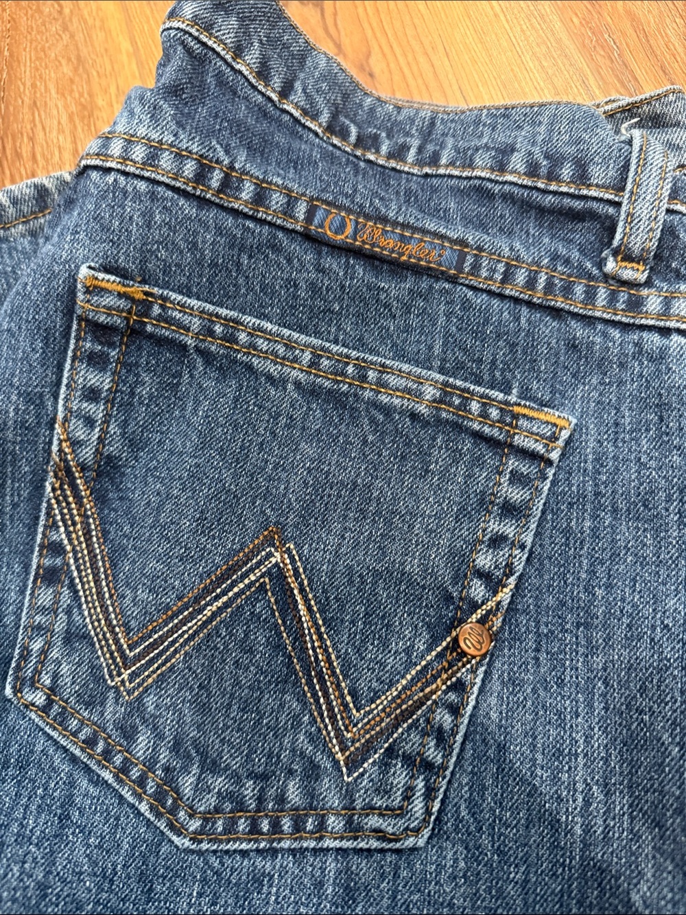 Women’s wrangler “cash” 11/12 X 36